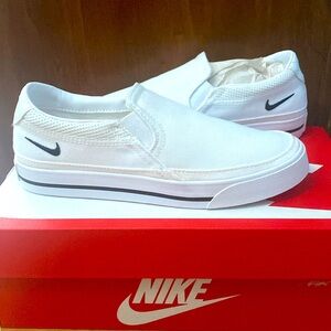 Women’s Nike Court Legacy Slip-on Sneakers, size 5